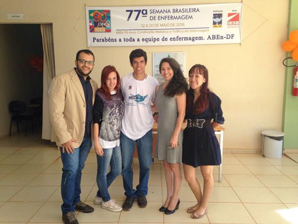 ABEn-DF na Semana Basileira de Enfermagem da ESCS - 11/05 - Diretora Daniela Martins, Diretor Suderlan Sabino e Comitê Estudantil